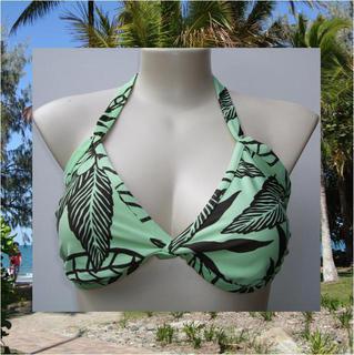 Sonsie Naturals range bikini top in Green